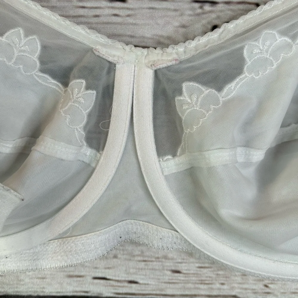 BALI White Flower Underwire Unlined Full Coverage Bra Size 42C Plus Size Nylon‎